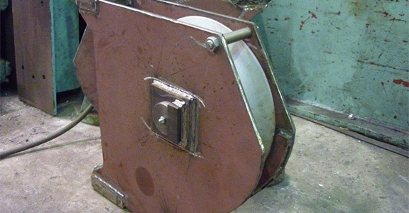 Foto-voor-de-Draadschijven-en-assen.-Klapschijf-met-as-met-smeernippels. Foto-voor-de-Draadschijven-en-assen.-Klapschijf-met-as-met-smeernippels.